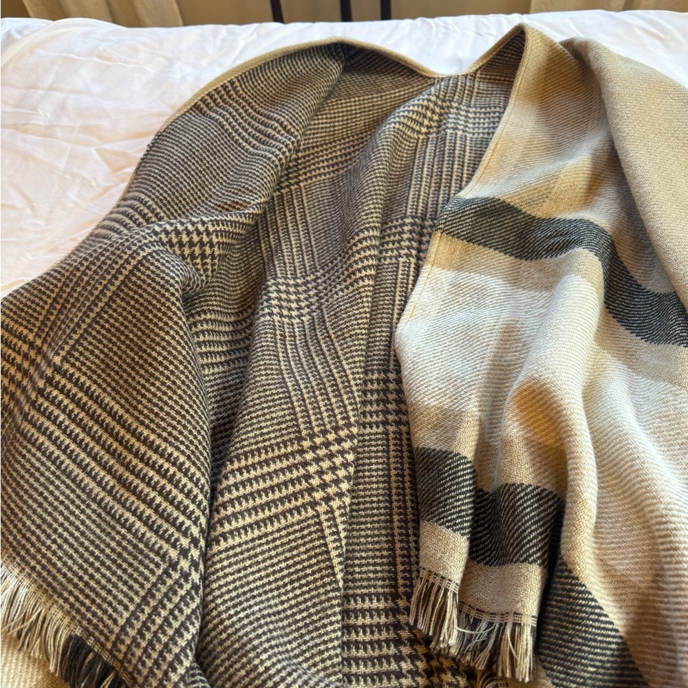 Banana Republic Women's Reversible Brown and Gray Plaid Cape/Wrap O/S - Picture 4 of 6